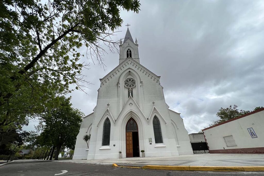 parroquia-nuestra-senora-de-los-desamparados-carhue-portada